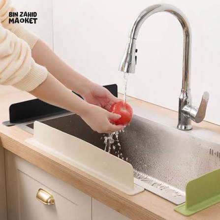 2 in 1 Kitchen Sink Splash Guard – Clothes & Floor Protector